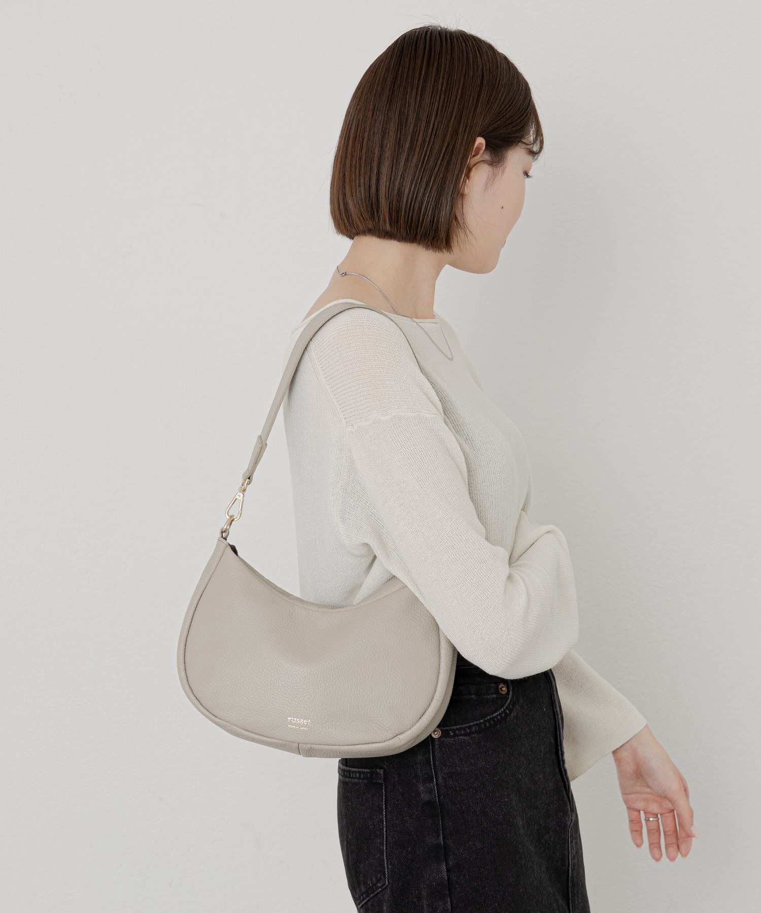 人気》ハーフムーンワンショルダー、新色追加。 | russet