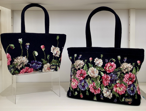 店舗限定品 定番人気柄ラビリンスシリーズのバッグが新入荷致し 店舗限定品 定番人気柄ラビリンスシリーズのバッグが新入荷致し