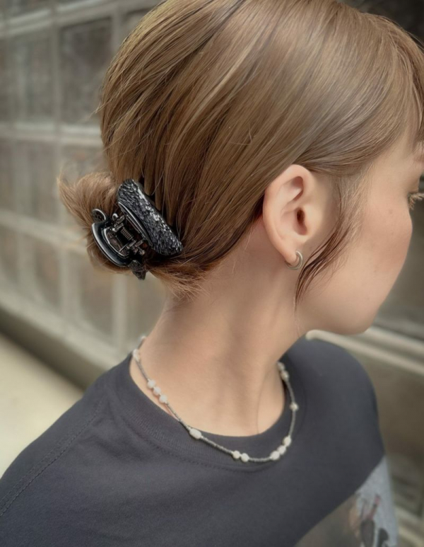 「大人気 新入荷 新品」に該当するファッション通販 acca ビジュー付きヘアコーム ヘアアクセサリー - ゴールド ヘアアクセサリー