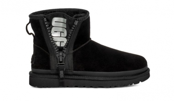 セール 登場から人気沸騰 Tape Zipper Mini UGG®」Classic Logo ファッション雑貨TOPICS | ブーツ